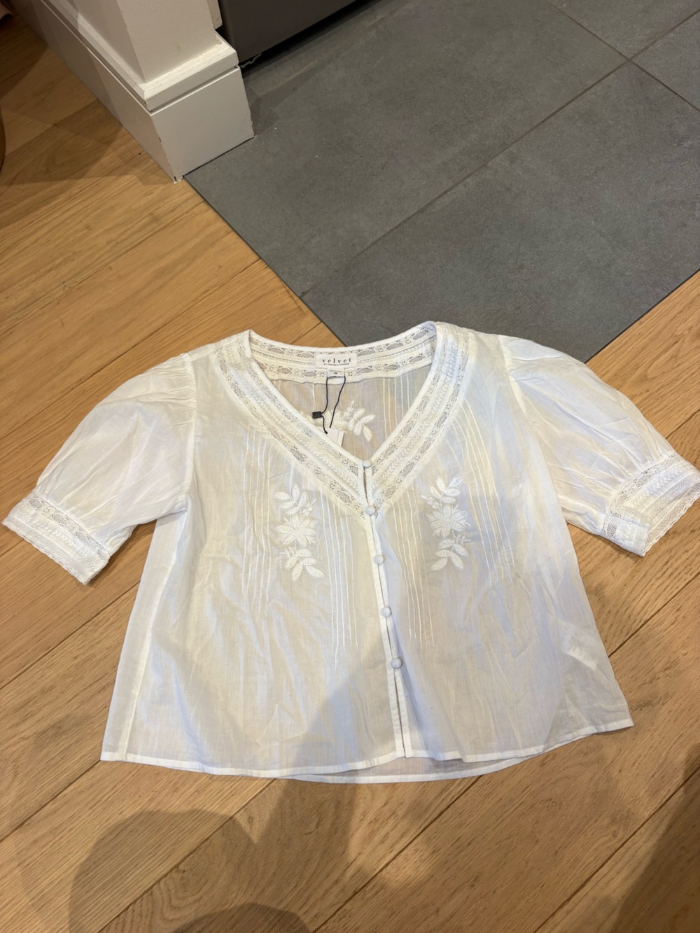 Velvet by Graham & Spencer Mavis White Lace and Embroidered Puff Sleeve Top